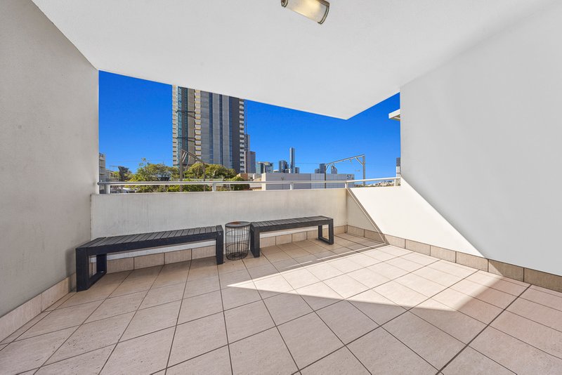 Photo - 304/6 Exford Street, Brisbane City QLD 4000 - Image 10