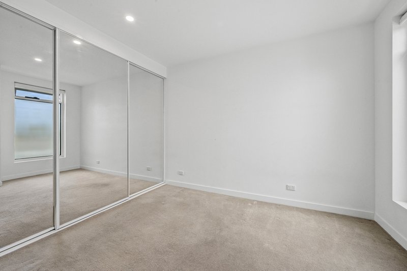 Photo - 304/629 Canterbury Road, Surrey Hills VIC 3127 - Image 5