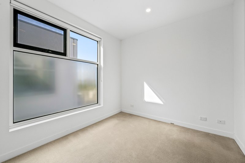 Photo - 304/629 Canterbury Road, Surrey Hills VIC 3127 - Image 7