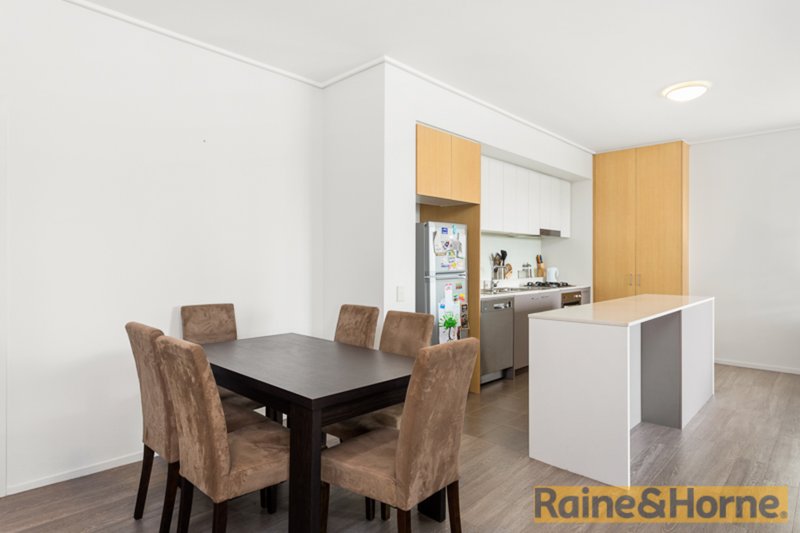 Photo - 304/72 Civic Way, Rouse Hill NSW 2155 - Image 4