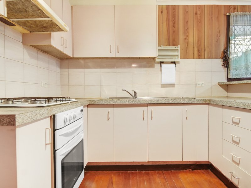 Photo - 305 Cheltenham Road, Keysborough VIC 3173 - Image 3