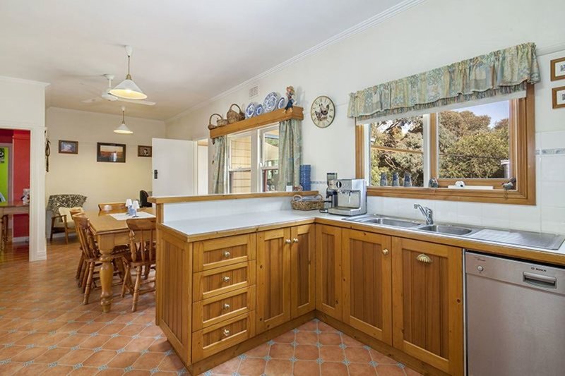 Photo - 305 Eyre Street, Buninyong VIC 3357 - Image 6