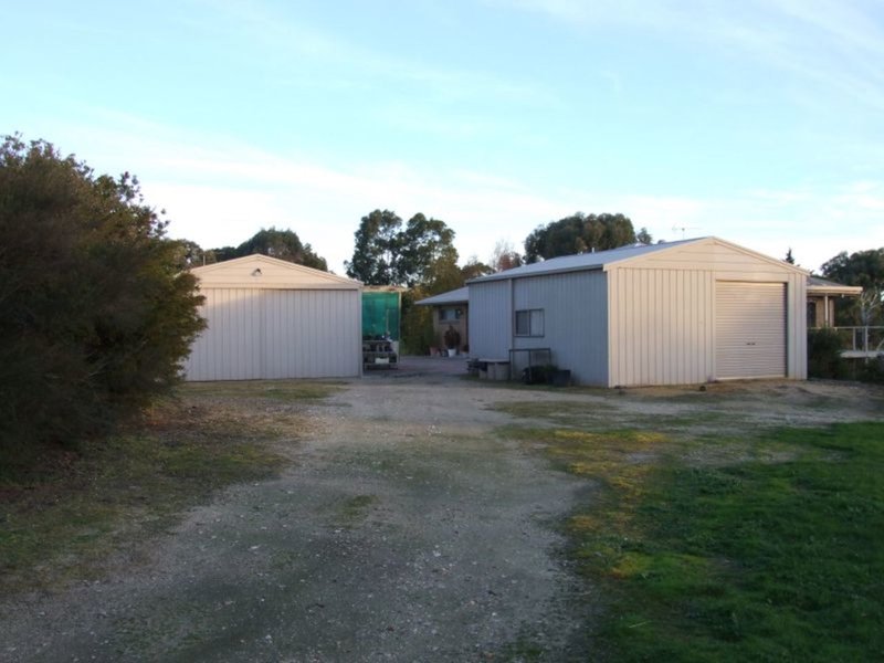 Photo - 305 Punt Rd. , Metung VIC 3904 - Image 18