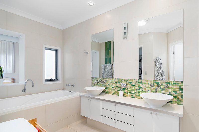 Photo - 3050 Quay South Drive, Carrara QLD 4211 - Image 6