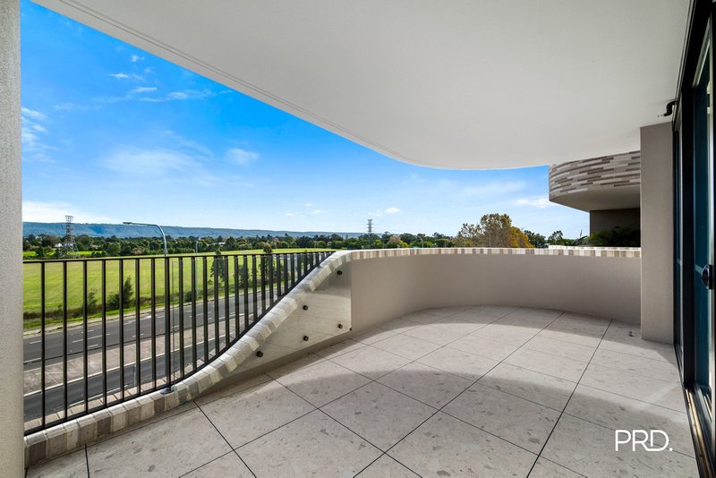 Photo - 305/10 John Tipping Grove, Penrith NSW 2750 - Image 2