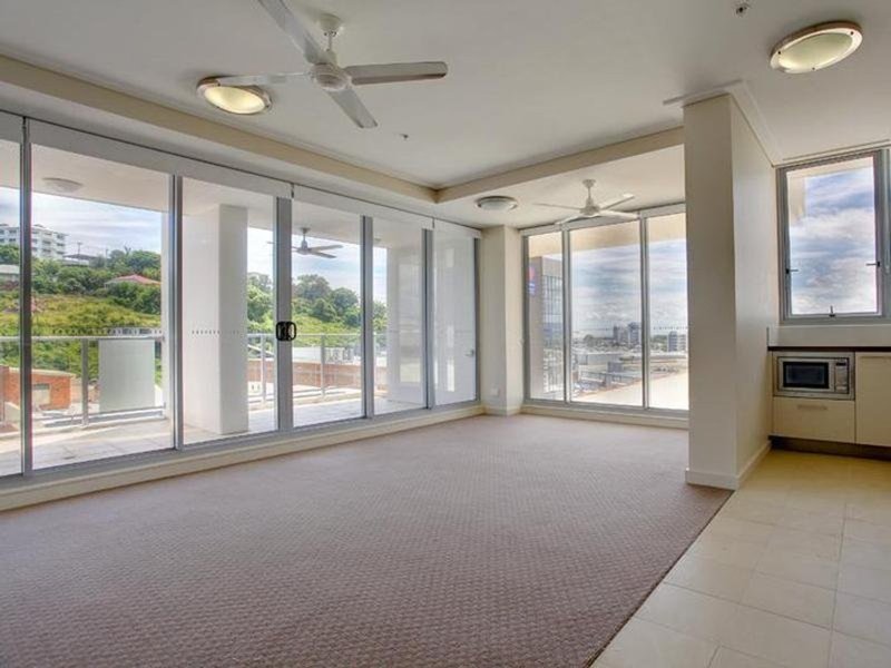 Photo - 305/106 Denham Street, Townsville City QLD 4810 - Image 3