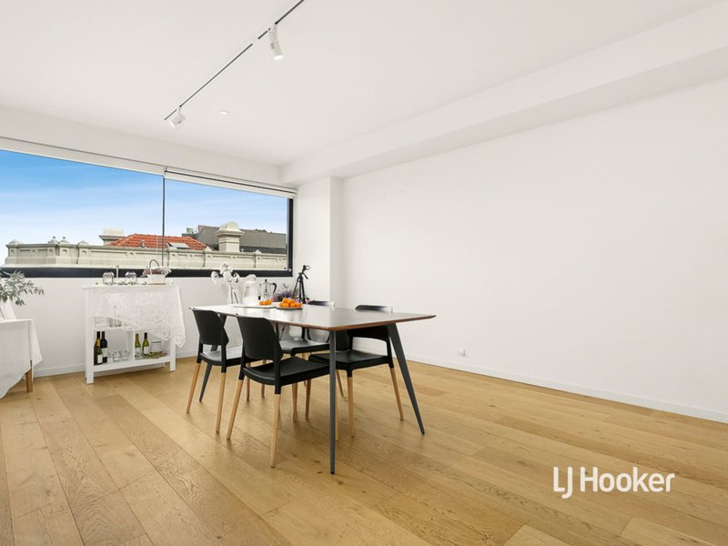 Photo - 305/112 Ireland Street, West Melbourne VIC 3003 - Image 5