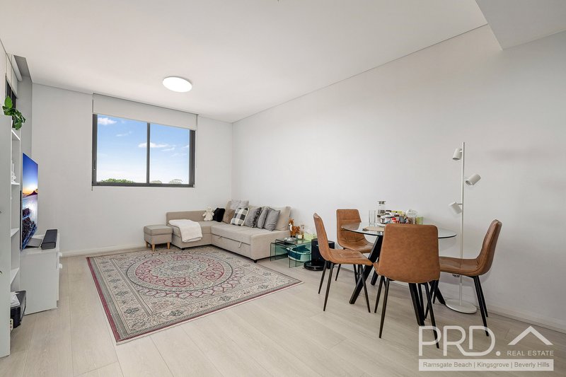 Photo - 305/11C Mashman Avenue, Kingsgrove NSW 2208 - Image 2