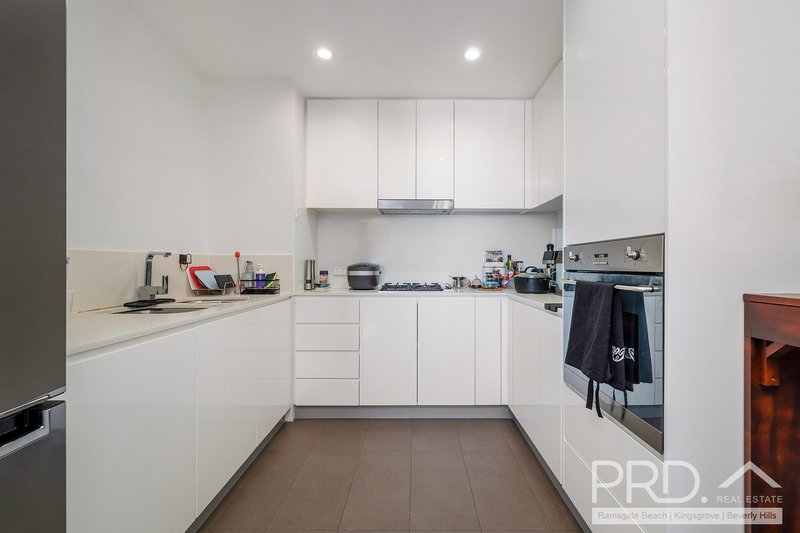 Photo - 305/11C Mashman Avenue, Kingsgrove NSW 2208 - Image 3