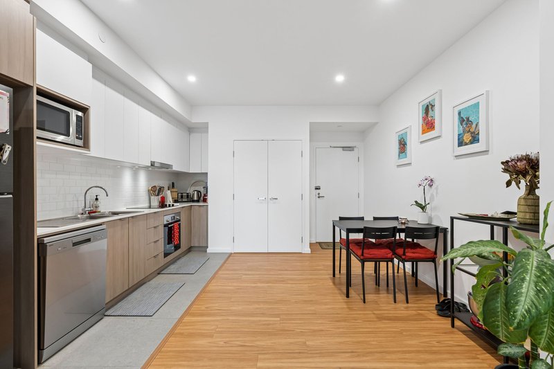 Photo - 305/14 Leila Street, Cannington WA 6107 - Image 5