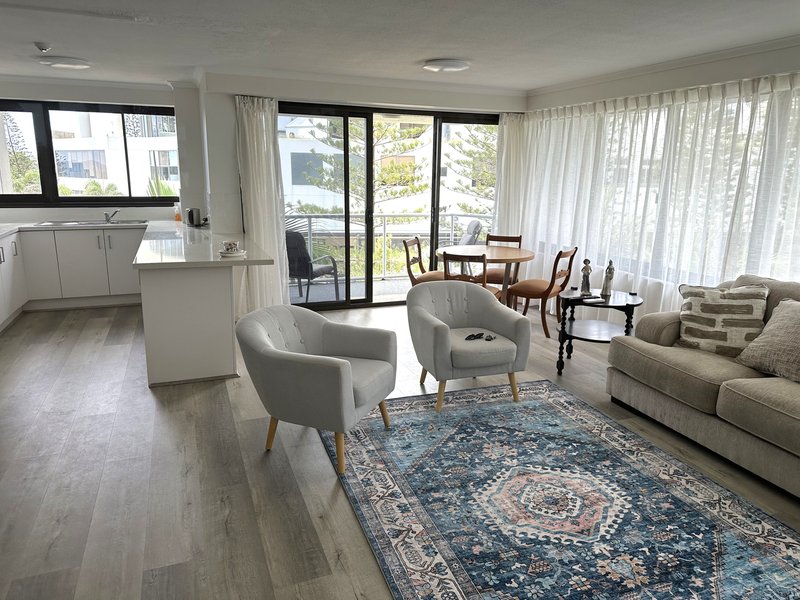 Photo - 305/157 Old Burleigh Road, Broadbeach QLD 4218 - Image 5