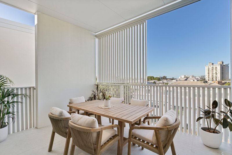 Photo - 305/18-20 Wright Street, Maroochydore QLD 4558 - Image 5