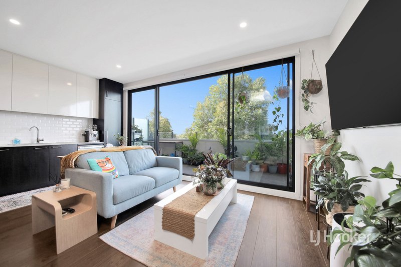 Photo - 305/18 Tribeca Drive, Point Cook VIC 3030 - Image 2