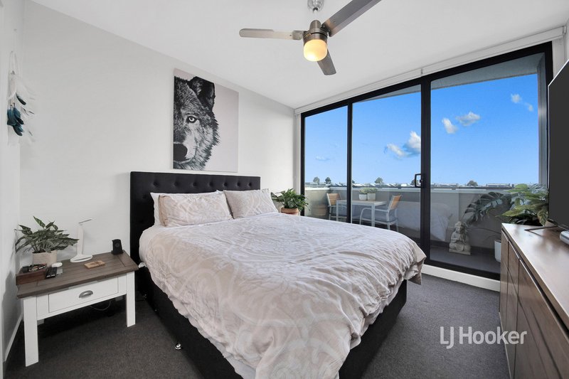 Photo - 305/18 Tribeca Drive, Point Cook VIC 3030 - Image 7