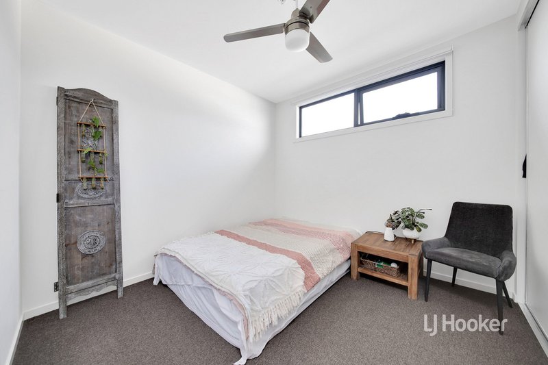 Photo - 305/18 Tribeca Drive, Point Cook VIC 3030 - Image 10