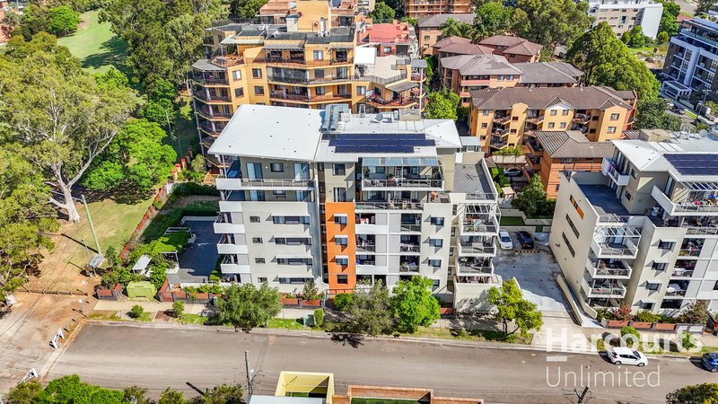 Photo - 305/2-4 Amos Street, Parramatta NSW 2150 - Image 15