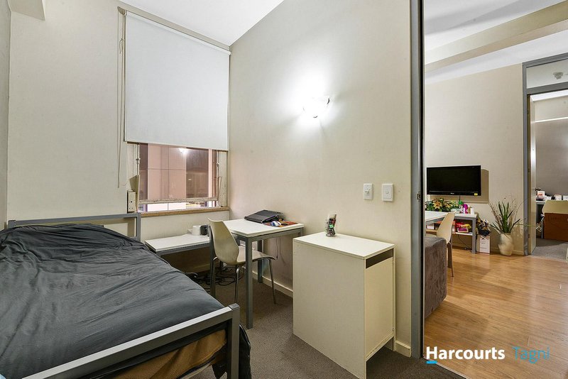 Photo - 305/23 King William Street, Adelaide SA 5000 - Image 2