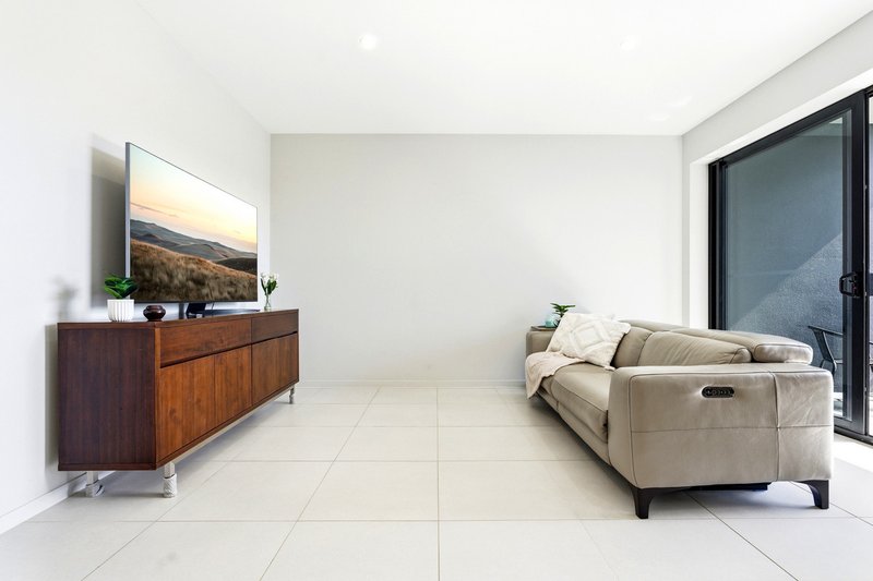 Photo - 305/3 Grout Street, Macgregor QLD 4109 - Image 3
