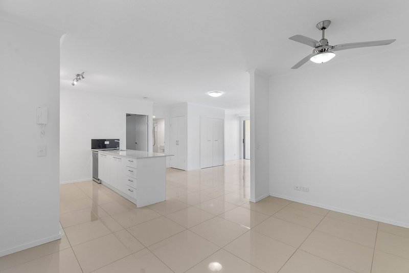 Photo - 305/40 Mascar Street, Upper Mount Gravatt QLD 4122 - Image 6