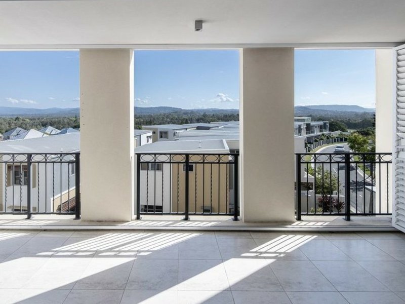 Photo - 3056/3029 The Boulevard, Carrara QLD 4211 - Image 1