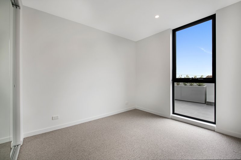 Photo - 305/67B Poath Road, Murrumbeena VIC 3163 - Image 4