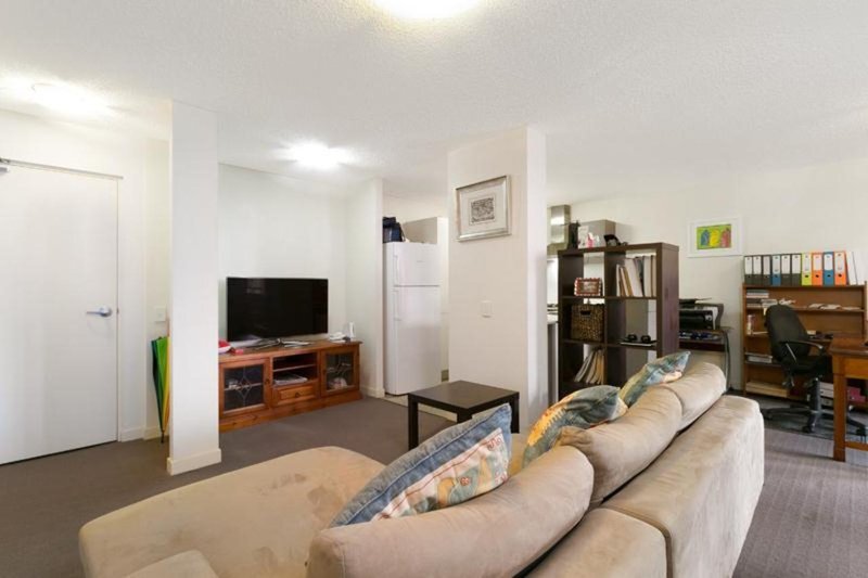 Photo - 305/8 Cordelia Street, South Brisbane QLD 4101 - Image 2