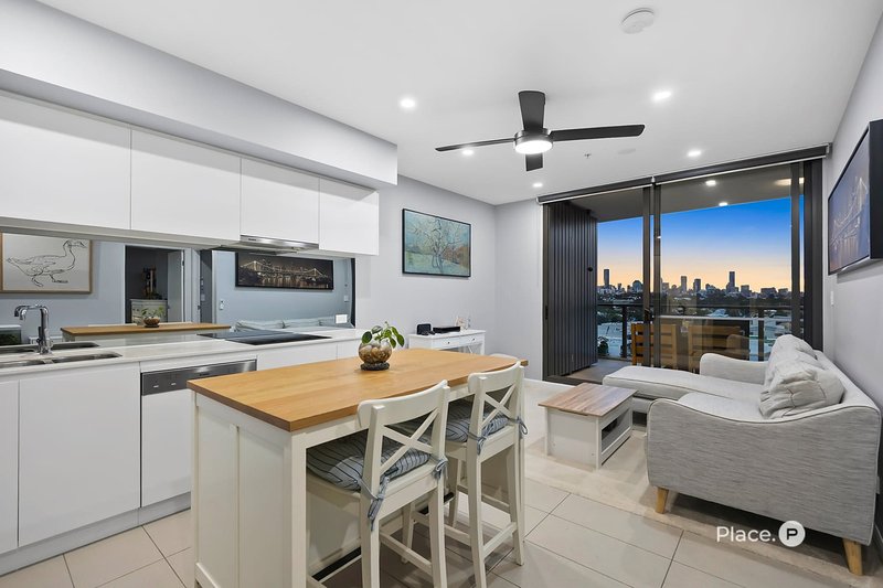 Photo - 30602/300 Old Cleveland Road, Coorparoo QLD 4151 - Image 1