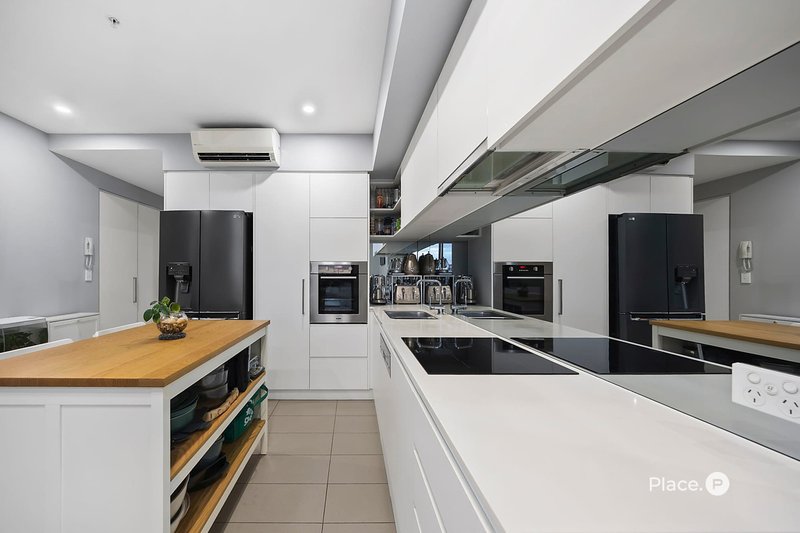 Photo - 30602/300 Old Cleveland Road, Coorparoo QLD 4151 - Image 2