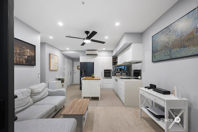 Photo - 30602/300 Old Cleveland Road, Coorparoo QLD 4151 - Image 3