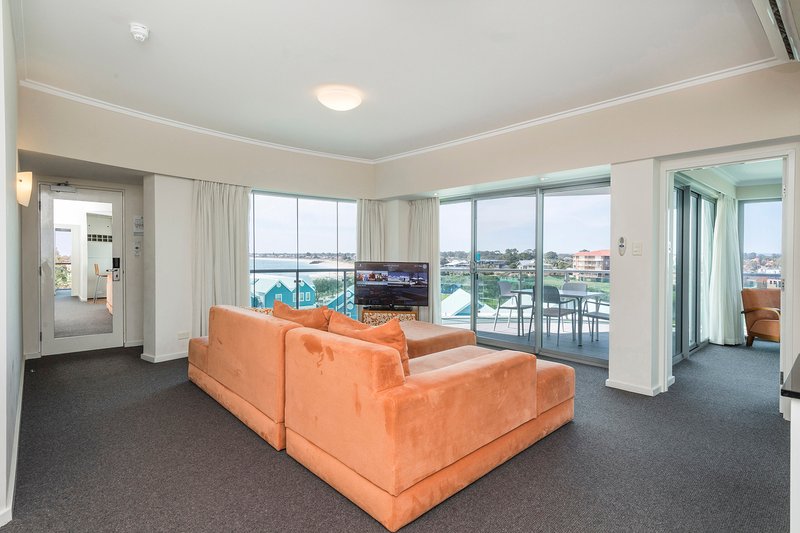 Photo - 306/16 Dolphin Drive, Mandurah WA 6210 - Image 6