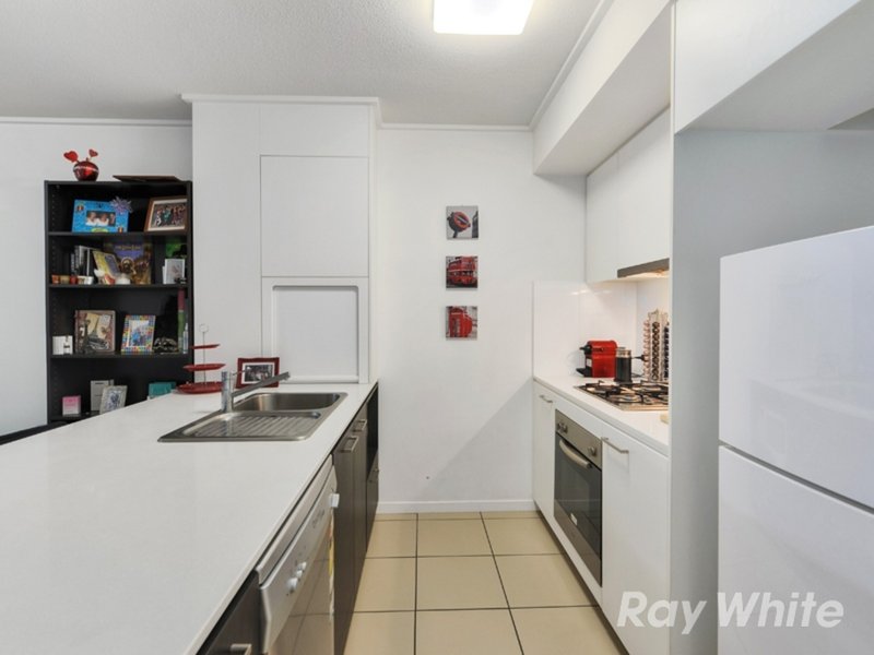 Photo - 306/23 Parkland Street, Nundah QLD 4012 - Image 7