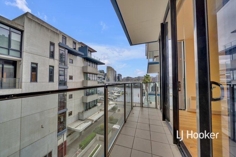 Photo - 306/30 Rakaia Way, Docklands VIC 3008 - Image 15