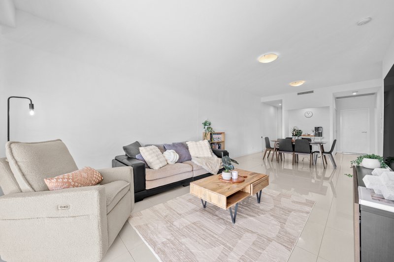 Photo - 306/47 Nundah Street, Nundah QLD 4012 - Image 7