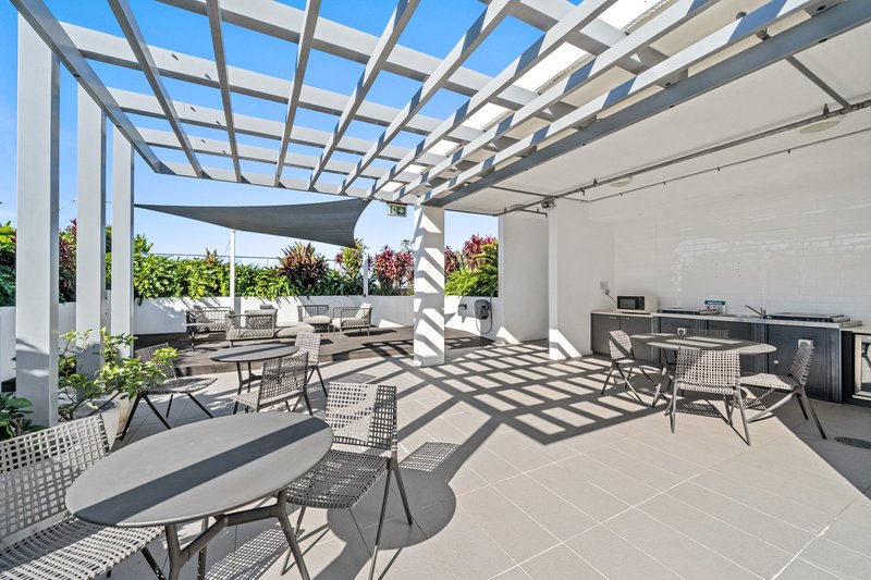 Photo - 306/47 Nundah Street, Nundah QLD 4012 - Image 18