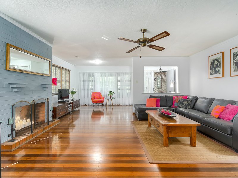 Photo - 307 Kitchener Road, Stafford Heights QLD 4053 - Image 2