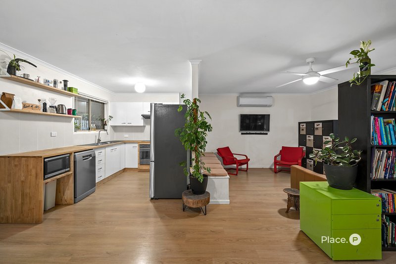 Photo - 307 Samsonvale Road, Bray Park QLD 4500 - Image 5