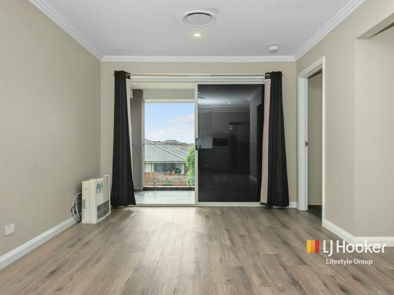 Photo - 307 South Circuit, Oran Park NSW 2570 - Image 5