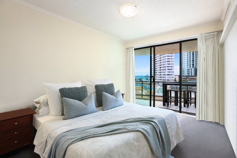 Photo - 307/3400 Surfers Paradise Boulevard, Surfers Paradise QLD 4217 - Image 4