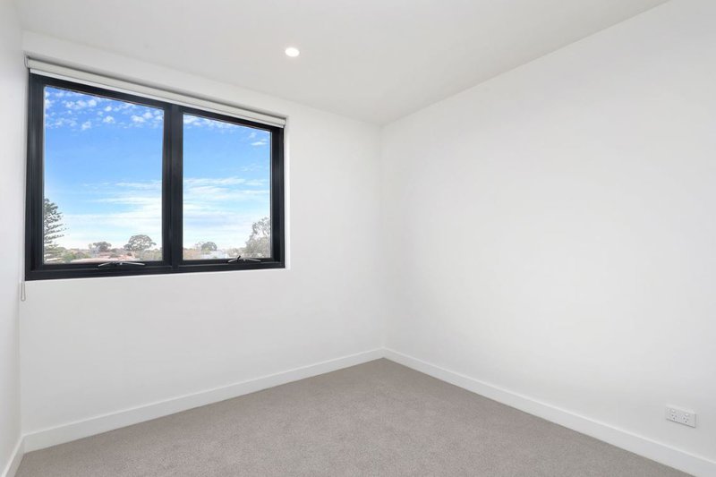 Photo - 307/405 Neerim Road, Carnegie VIC 3163 - Image 4