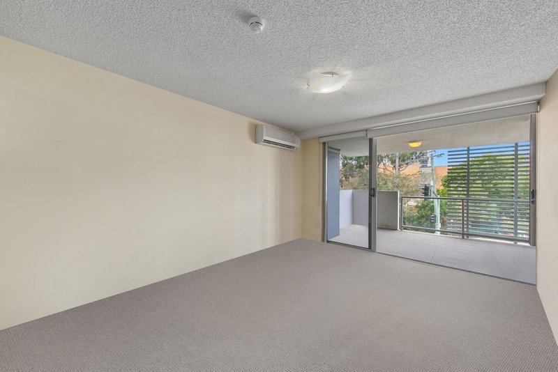 Photo - 307/8 Cordelia Street, South Brisbane QLD 4101 - Image 2