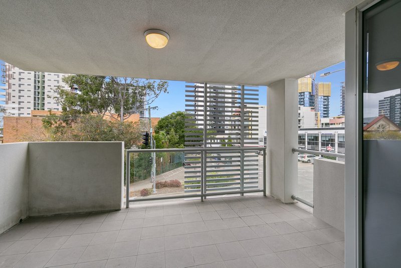 Photo - 307/8 Cordelia Street, South Brisbane QLD 4101 - Image 7