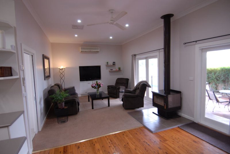 Photo - 308 Harfleur Street, Deniliquin NSW 2710 - Image 6