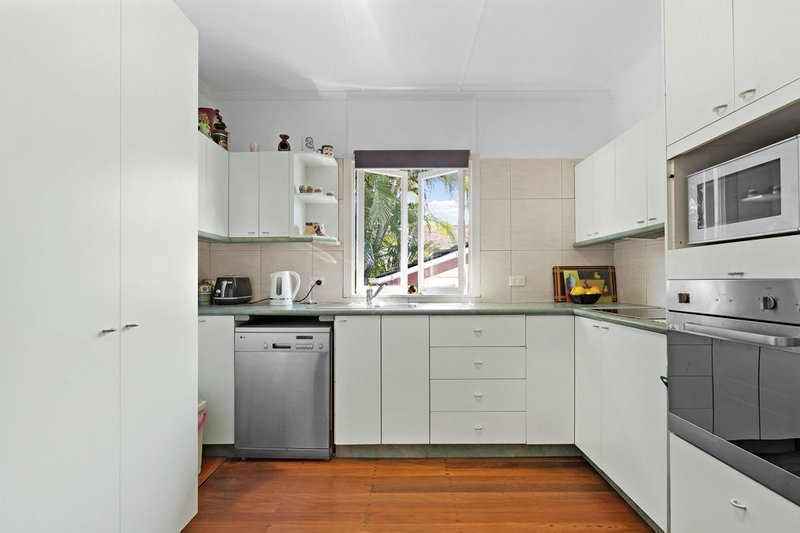 Photo - 308 Scarborough Road, Scarborough QLD 4020 - Image 2