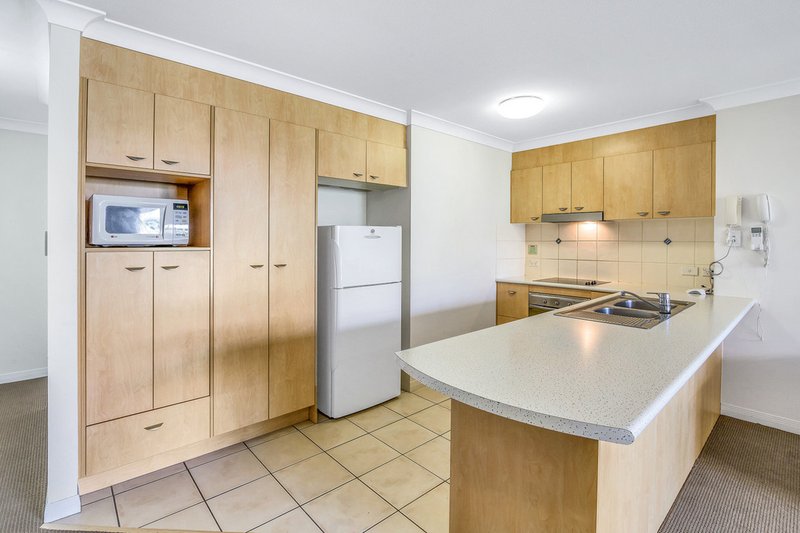 Photo - 308/392 Marine Parade, Labrador QLD 4215 - Image 7