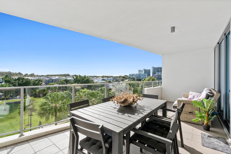 Photo - 308/41 Harbour Town Drive, Biggera Waters QLD 4216 - Image 2