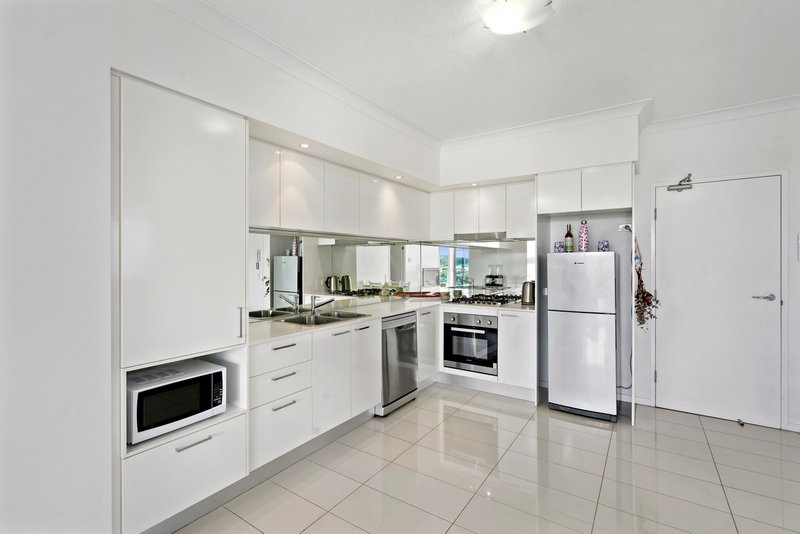 Photo - 309/2 East Quay Drive, Biggera Waters QLD 4216 - Image 6