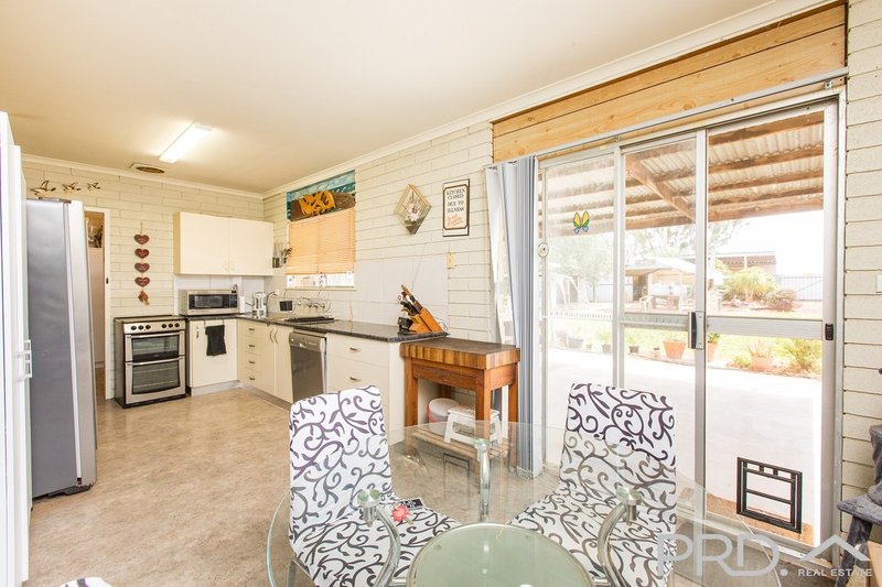 Photo - 3093 Deakin Avenue, Mildura VIC 3500 - Image 6