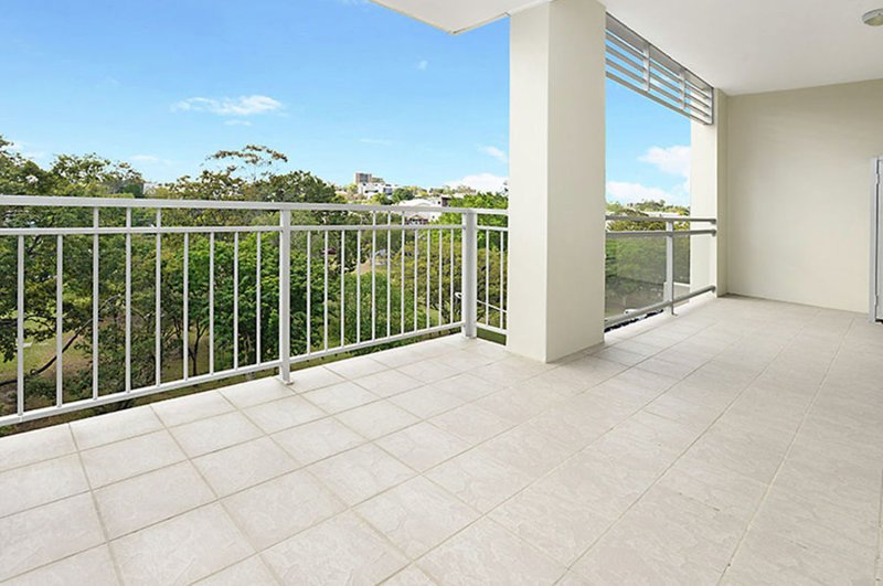 Photo - 31 / 28 Belgrave Road, Indooroopilly QLD 4068 - Image 2