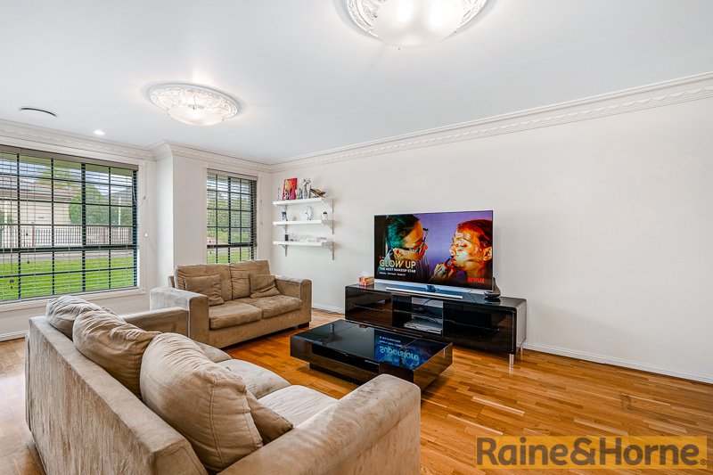 Photo - 31-33 Thompson Crescent, Glenwood NSW 2768 - Image 2