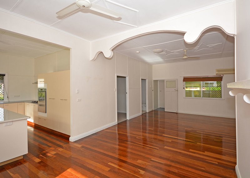 Photo - 31-33 Urangan Street, Torquay QLD 4655 - Image 7